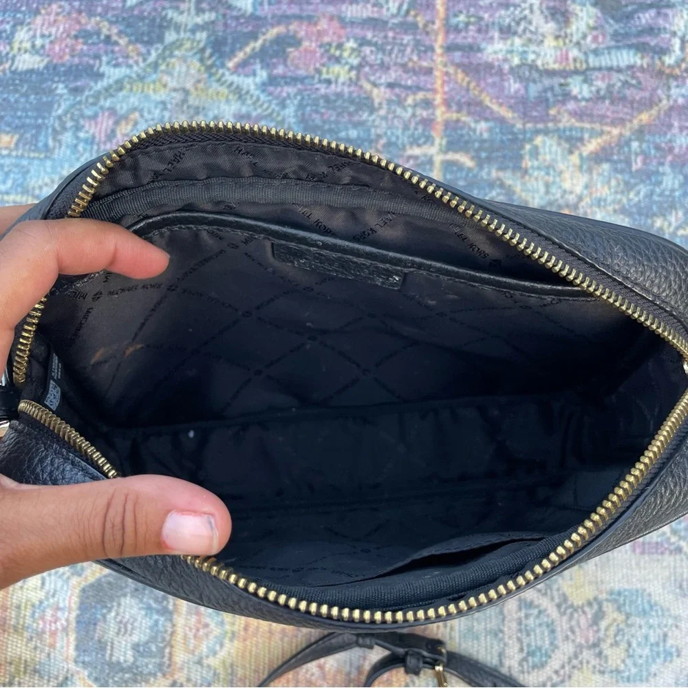 Michael Kors MK crossbody black chain purse - Picture 9 of 13